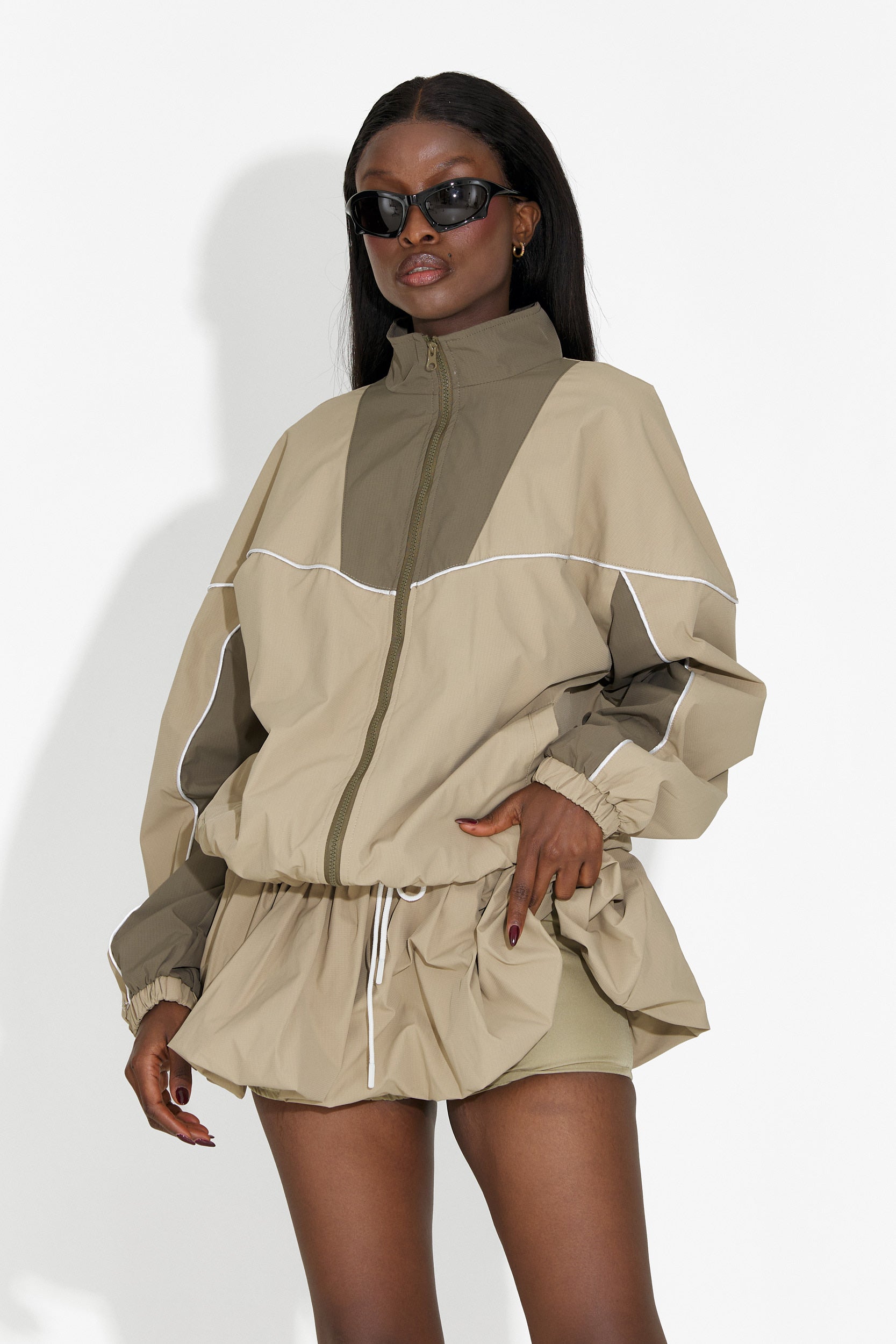 Compleu cu fusta pantaloni bej Selmira Bogas