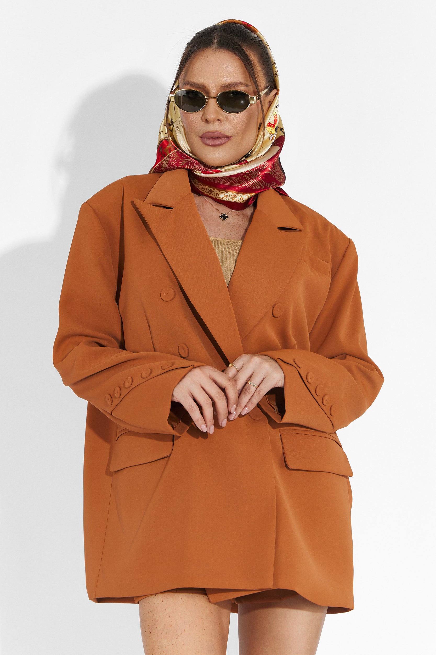 Compleu cu pantaloni scurti maro Smozy Bogas