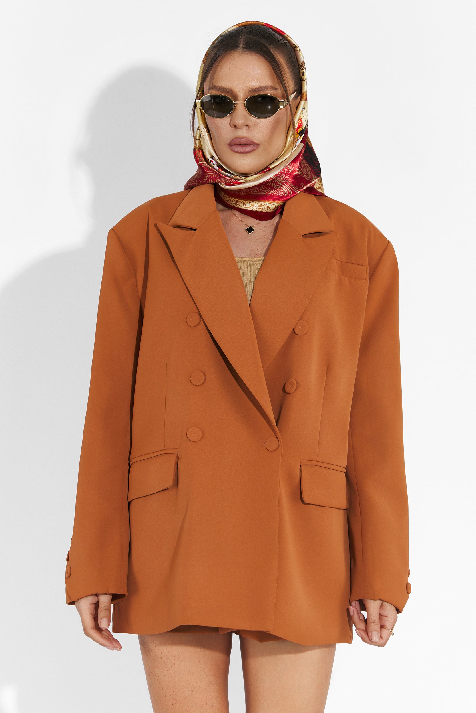 Compleu cu pantaloni scurti maro Smozy Bogas