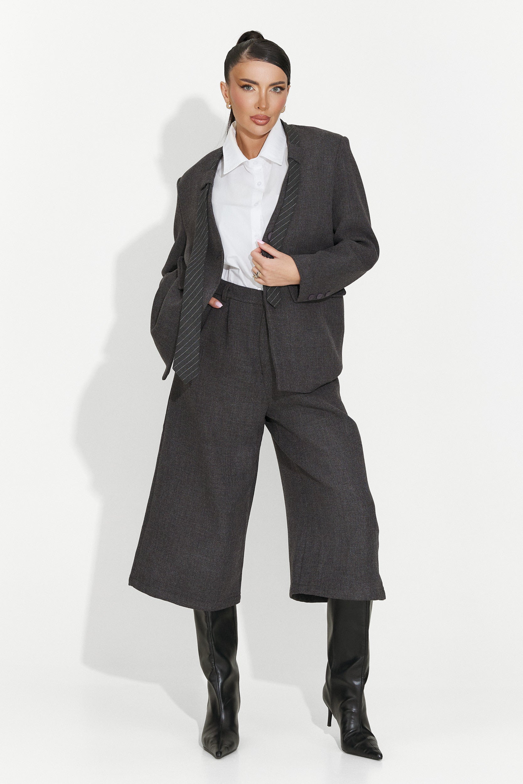 Compleu dama pantaloni + sacou + cravata gri Astonia Bogas