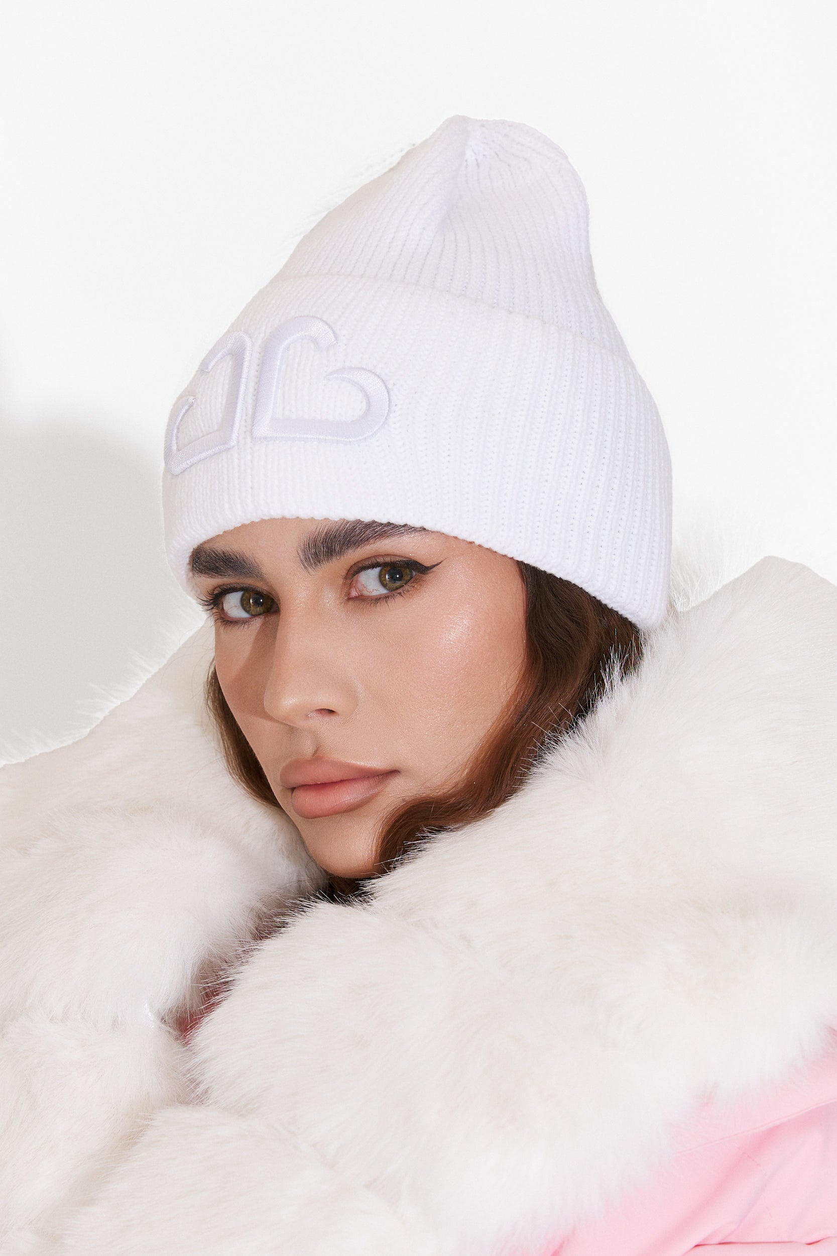 Fes dama casual alb Tausia Bogas