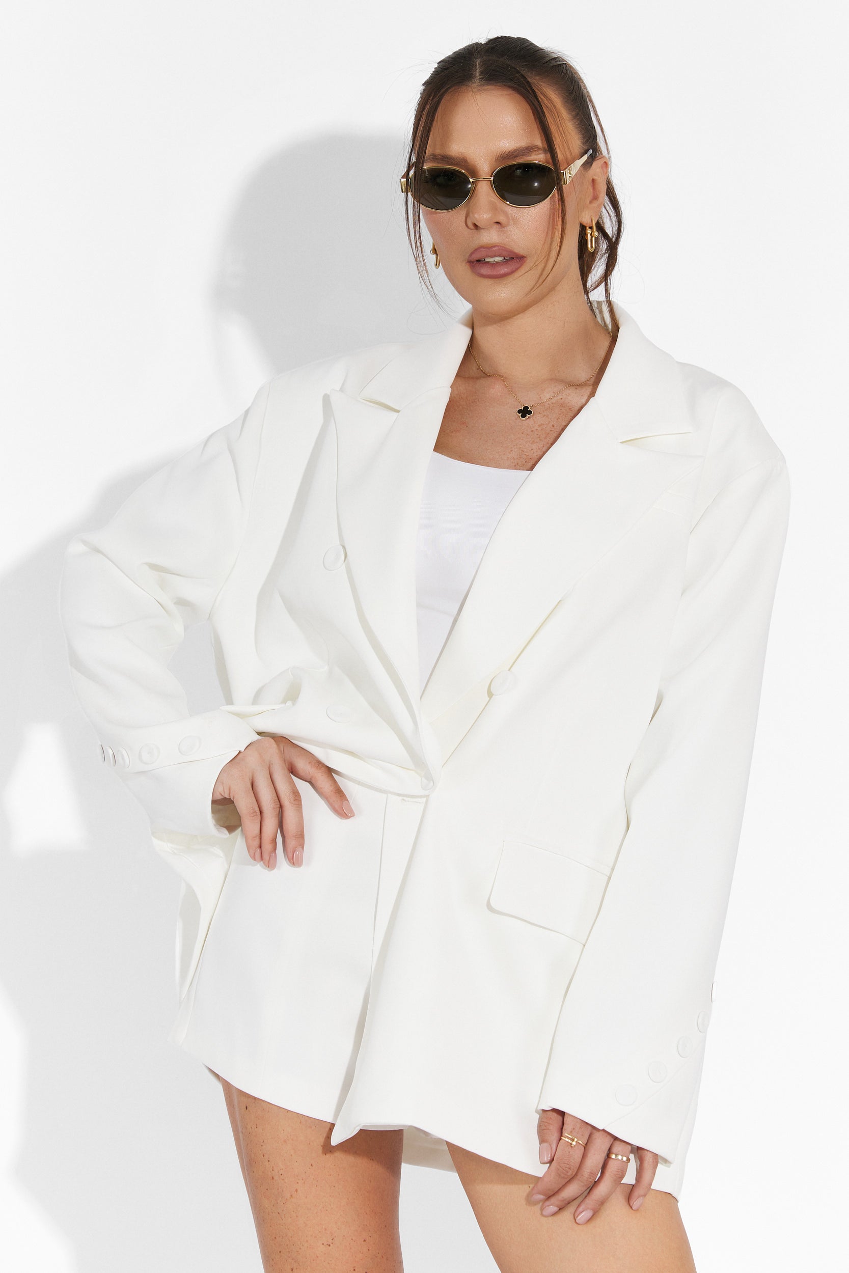 Compleu cu pantaloni scurti alb Smozy Bogas