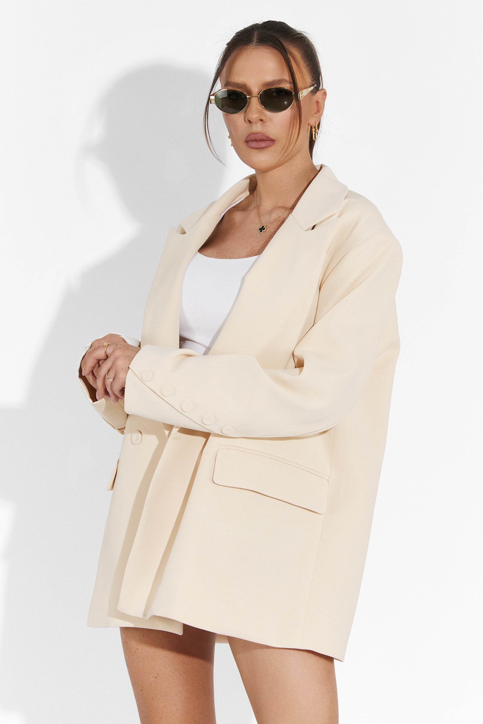 Compleu cu pantaloni scurti bej Smozy Bogas