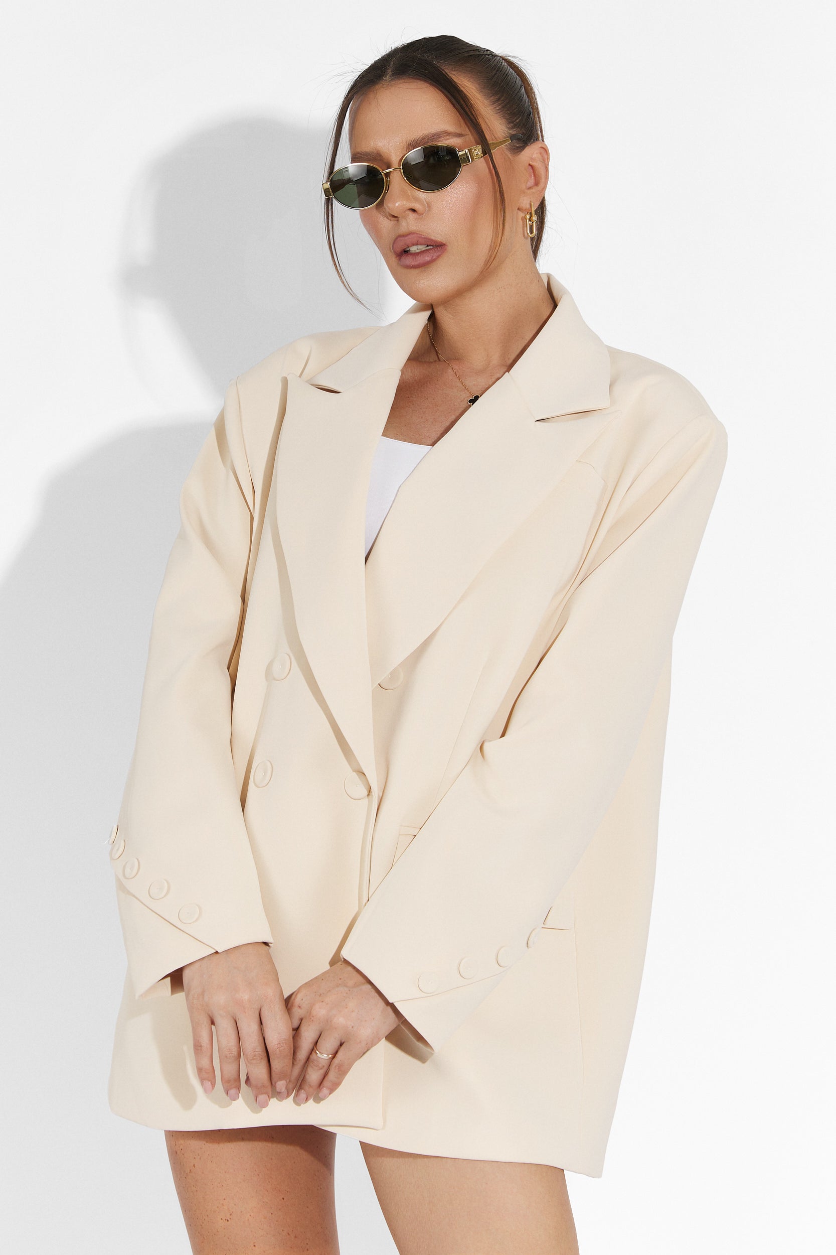 Compleu cu pantaloni scurti bej Smozy Bogas