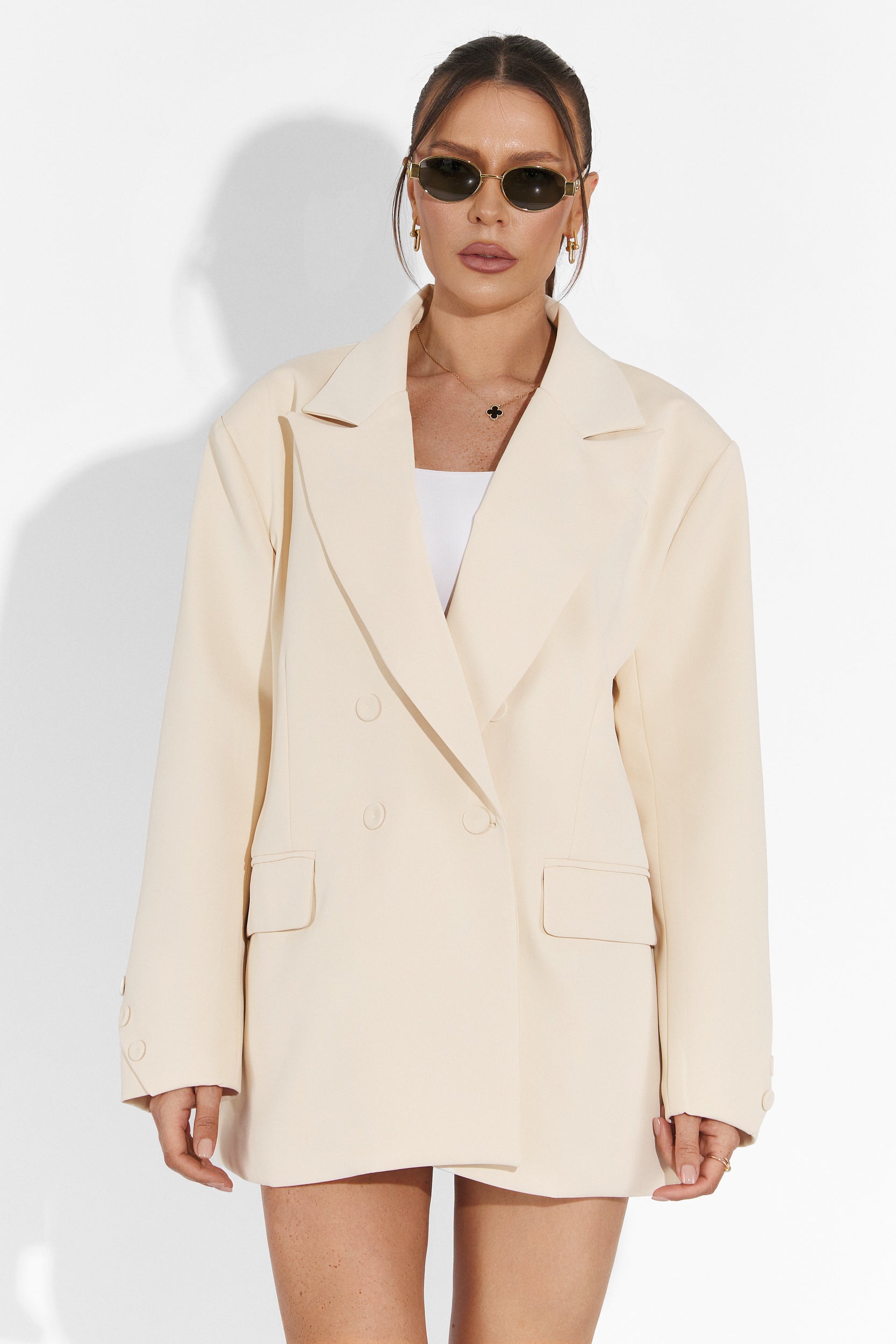 Compleu cu pantaloni scurti bej Smozy Bogas