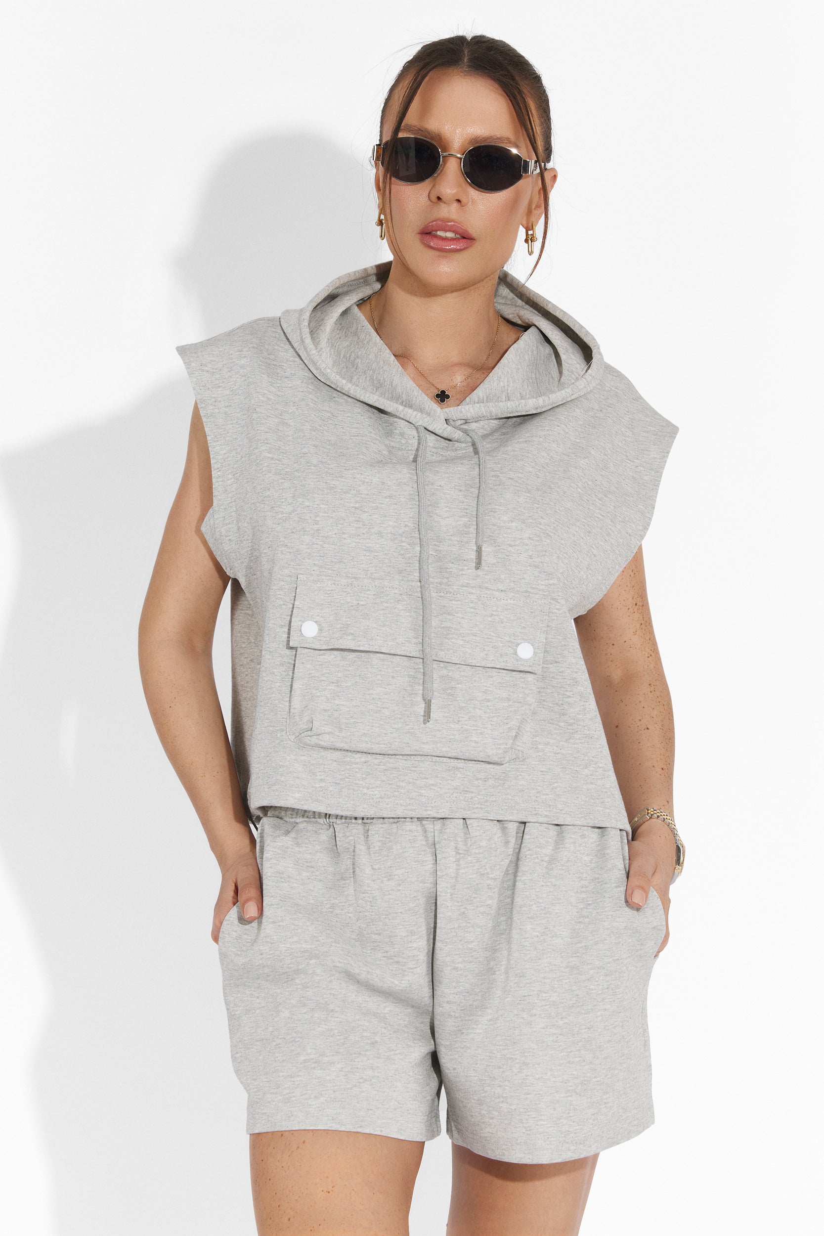 Compleu cu pantaloni scurti gri Easy Bogas