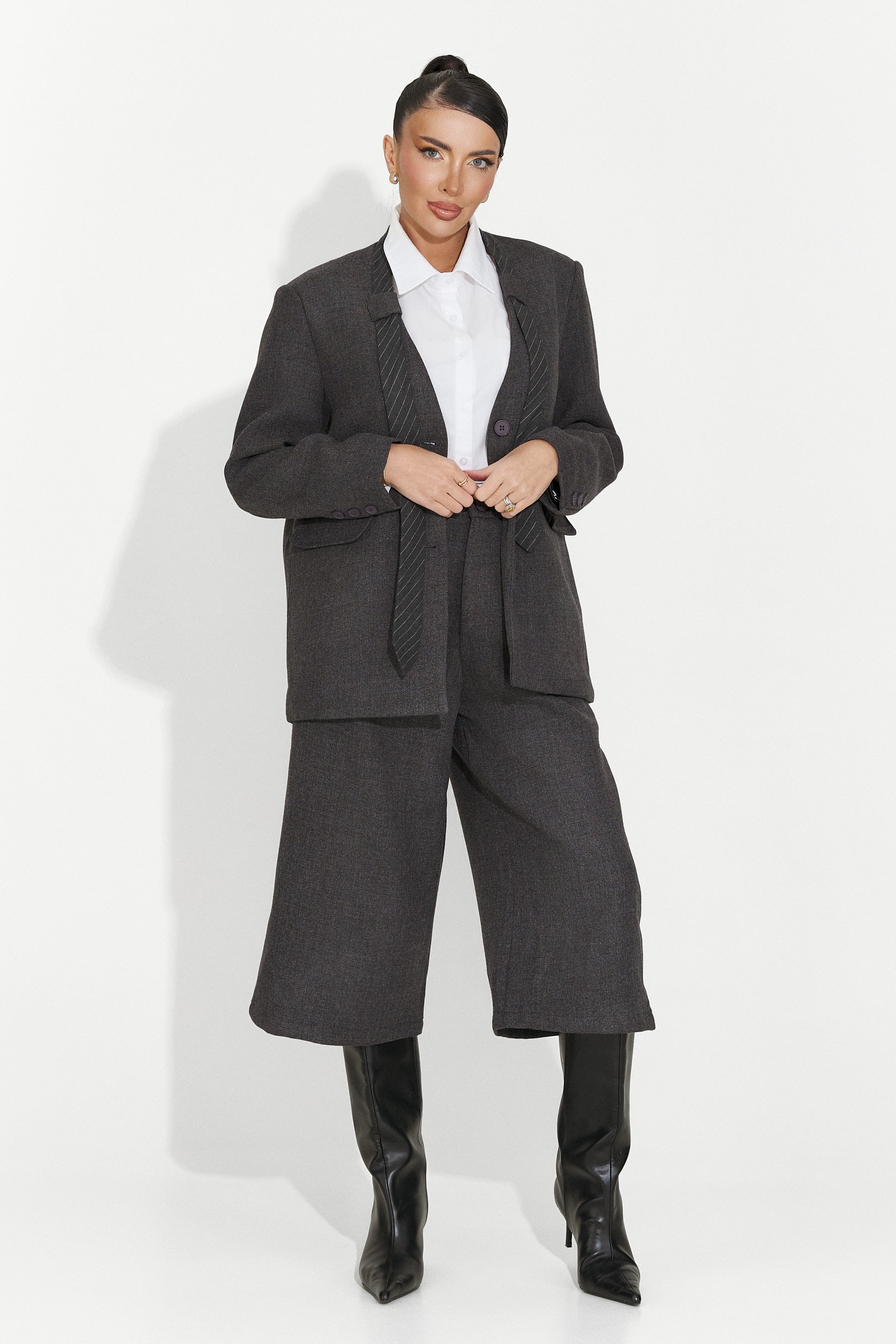 Compleu dama pantaloni + sacou + cravata gri Astonia Bogas