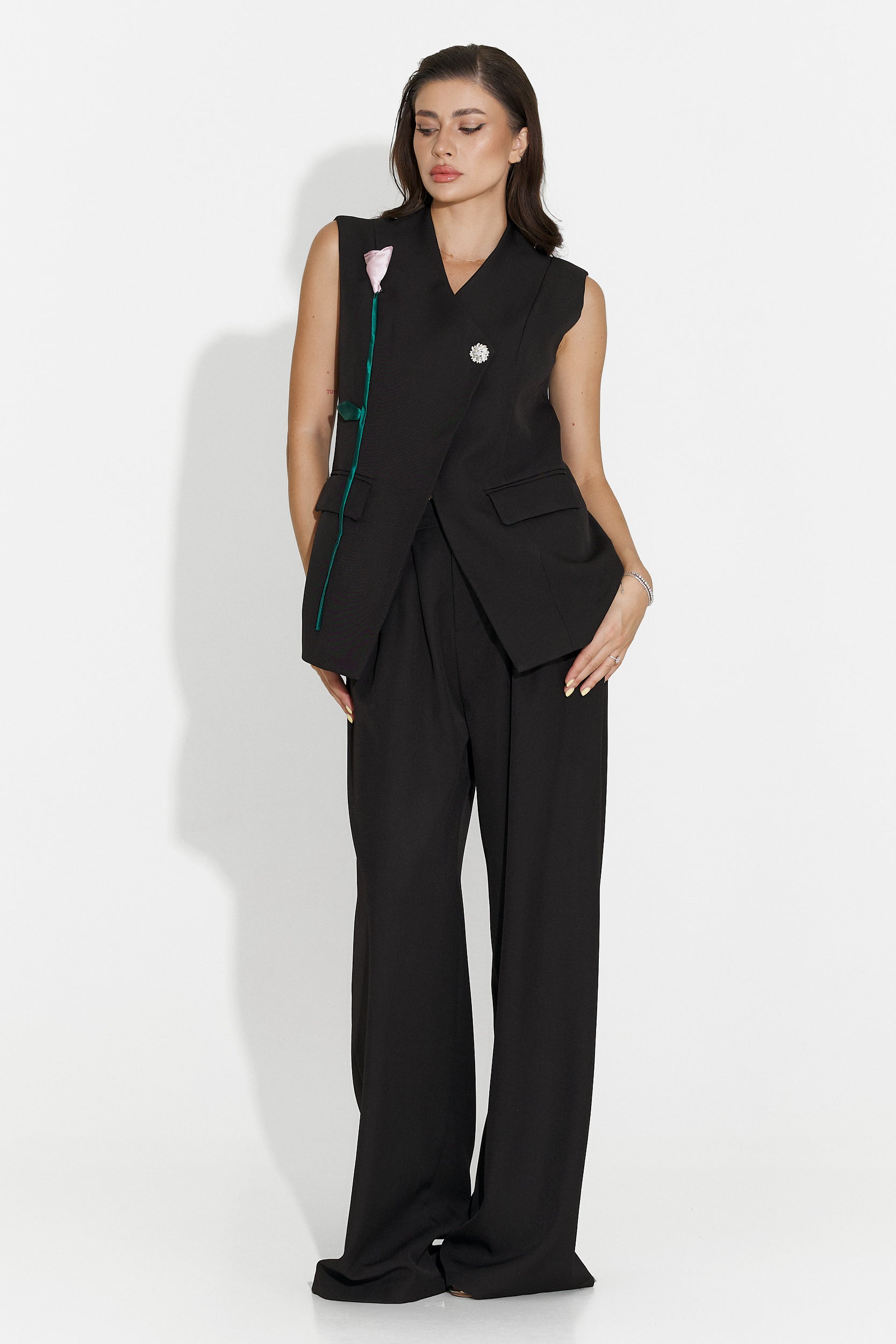 Costum dama cu vesta si pantaloni negru Liraia Bogas