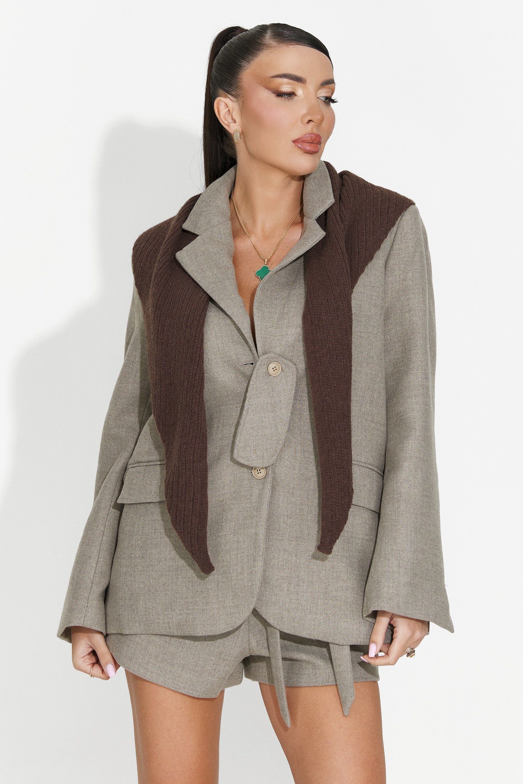 Costum dama sacou + pantaloni scurti bej Jyna Bogas