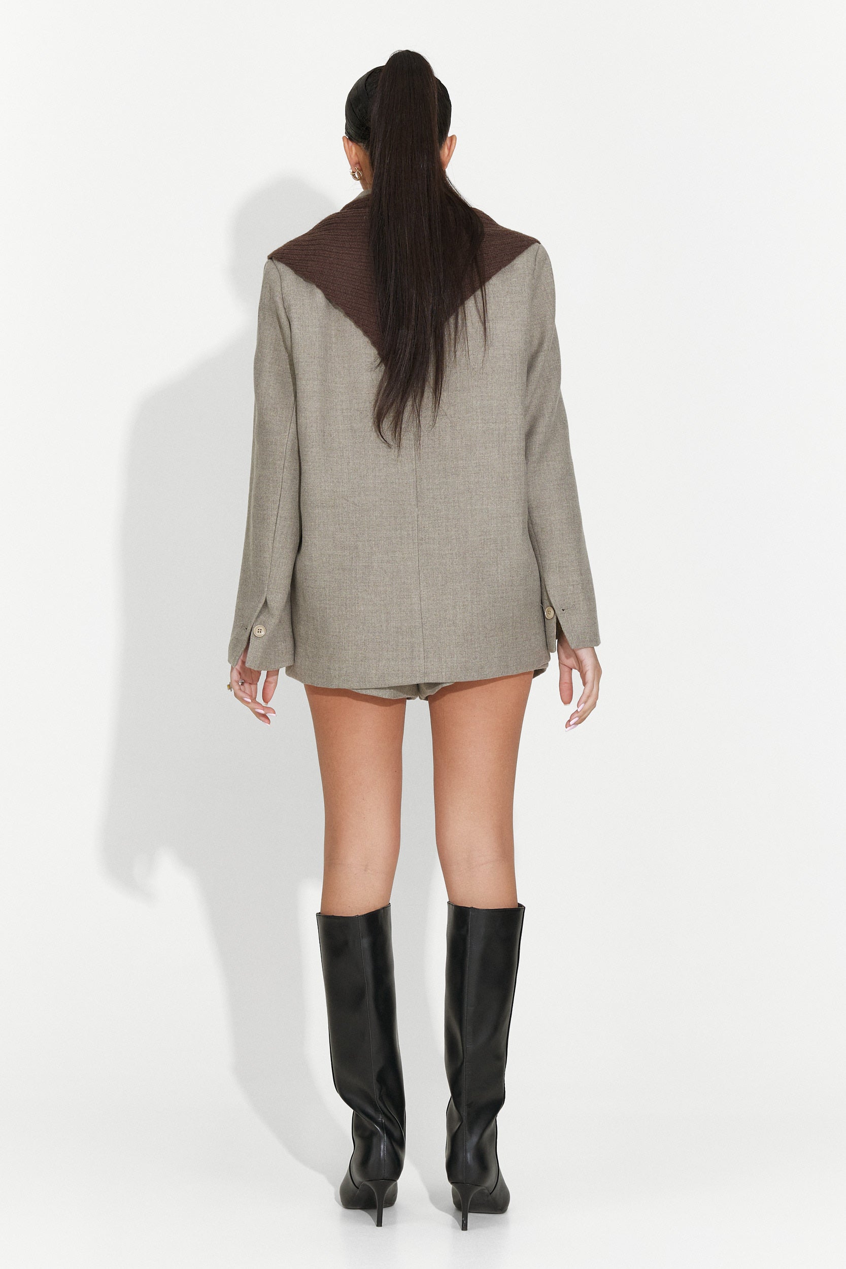 Costum dama sacou + pantaloni scurti bej Jyna Bogas