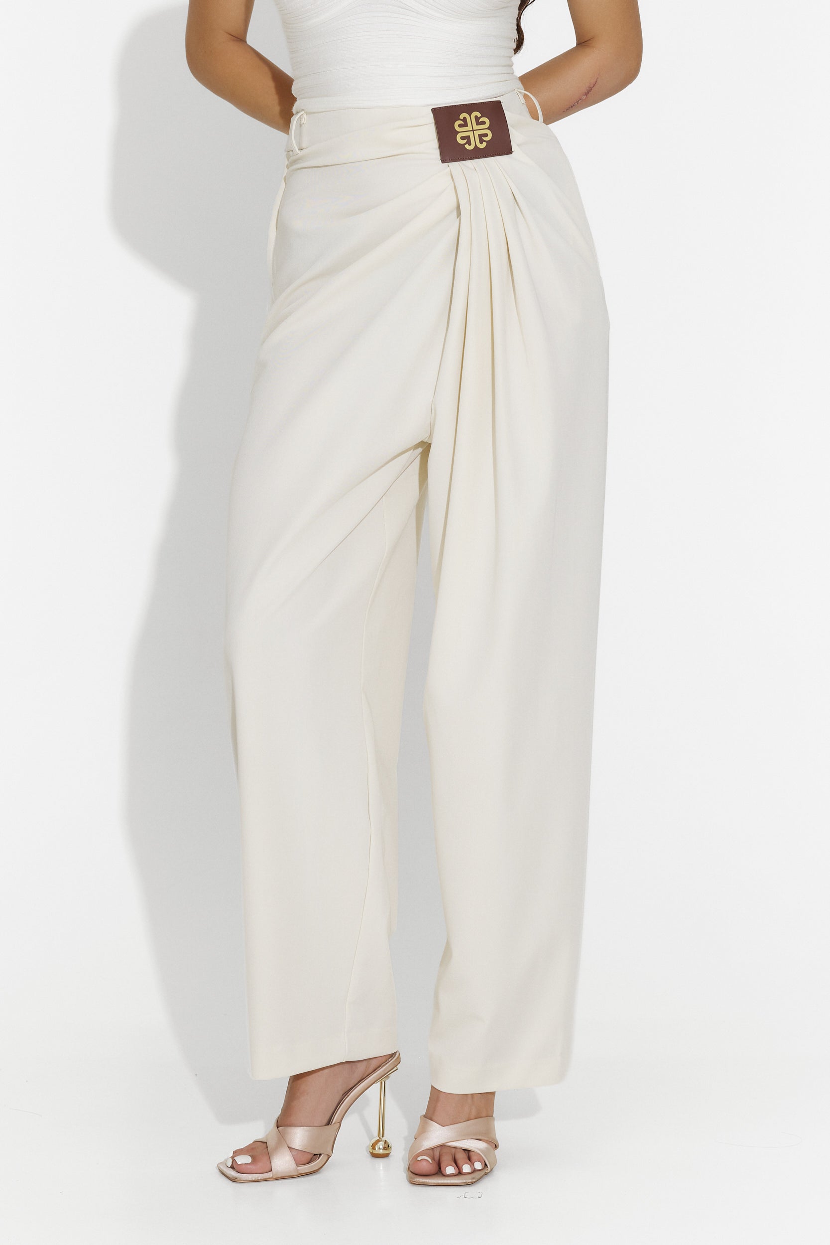 Pantaloni dama eleganti bej Kily Bogas