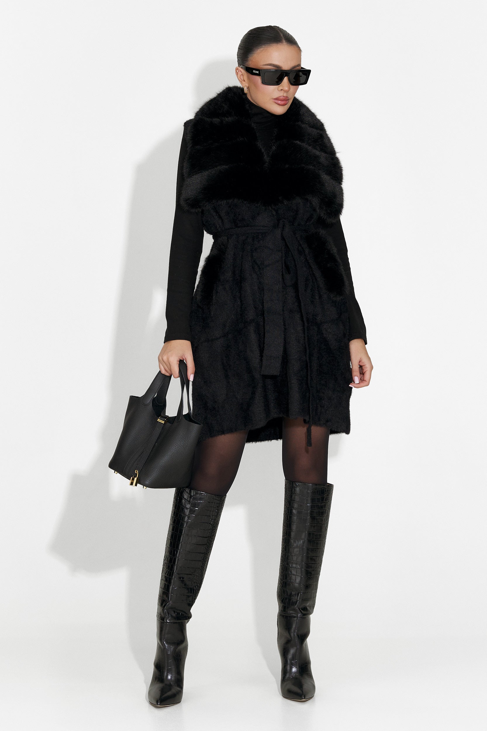 Vesta dama neagra Cloria Bogas