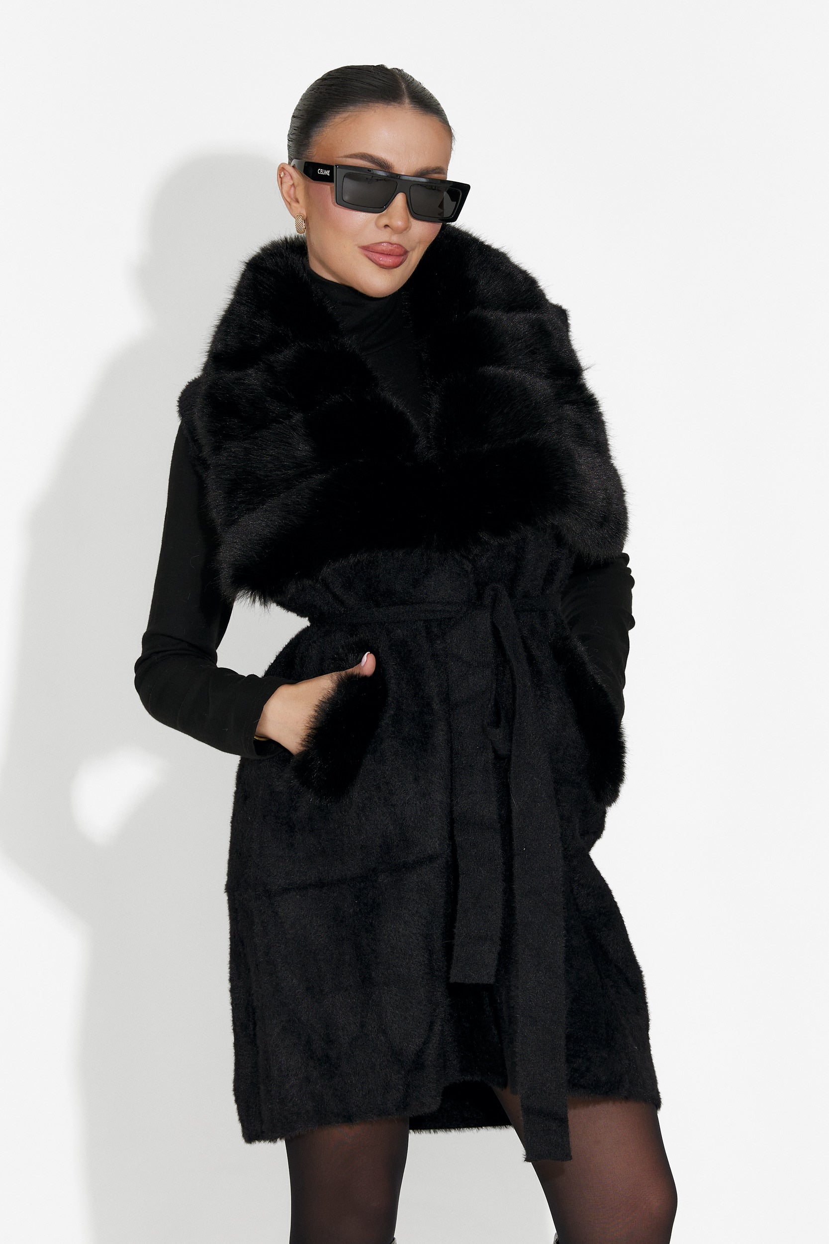 Vesta dama neagra Cloria Bogas